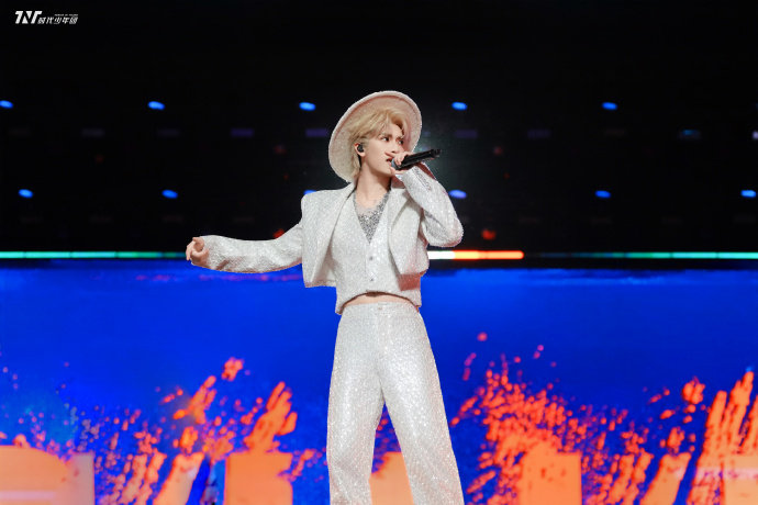 严浩翔新音现场图 严浩翔魅力时刻 严浩翔新音现场图，严浩翔魅力时刻，这个百变造型