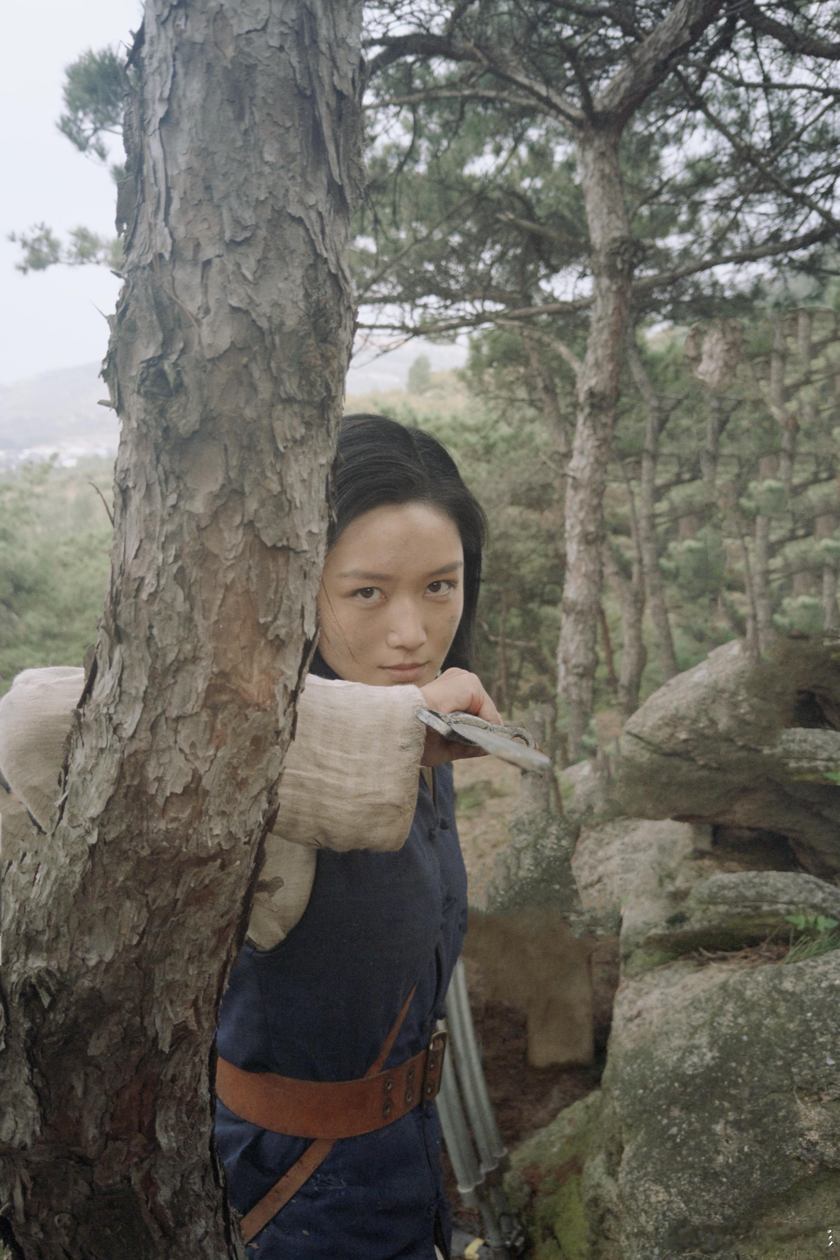 第一次拍战争戏，第一次拿枪，第一次格斗，第一次体验枪林弹雨大爆破，第一次攀爬悬崖