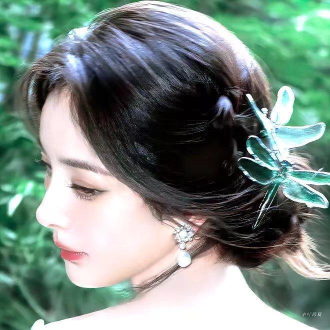 #杨幂0912生日快乐#祝全世界最可爱美丽善良的幂姐，生日快乐，谢谢你的光照耀了