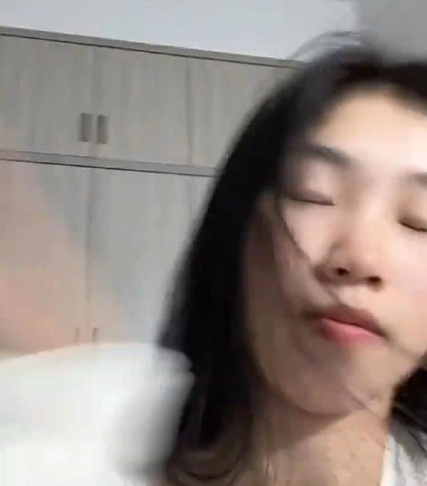 离谱的起号方式，女生自己扇自己耳光，总共3个视频，都是3万+的点赞量，几天涨粉1