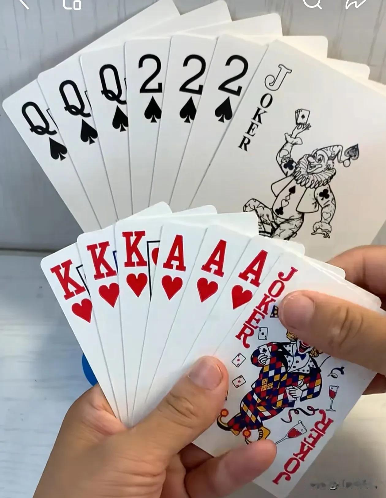 欢乐斗地主巧解残局。
规则有连有带，最多3带1，也可以3不带。下面先出牌。谁能赢