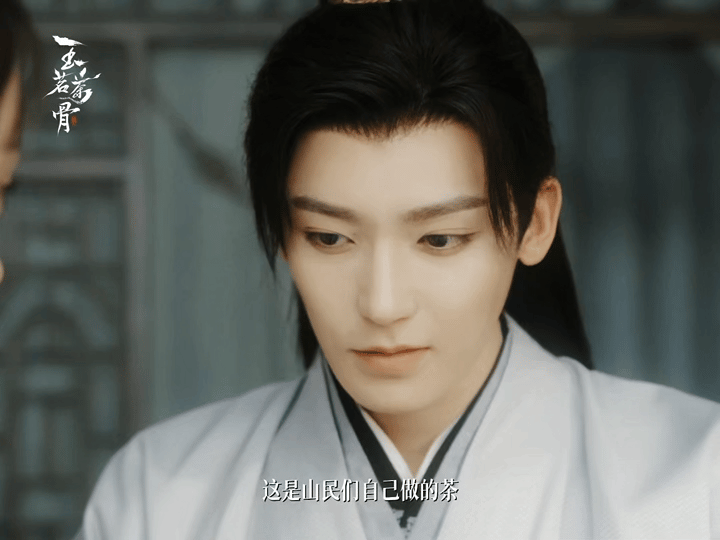 给陆江来装个荣善宝防沉迷吧陆江来：听课？不如盯荣善宝。被抓包？那就笑得更甜一点！