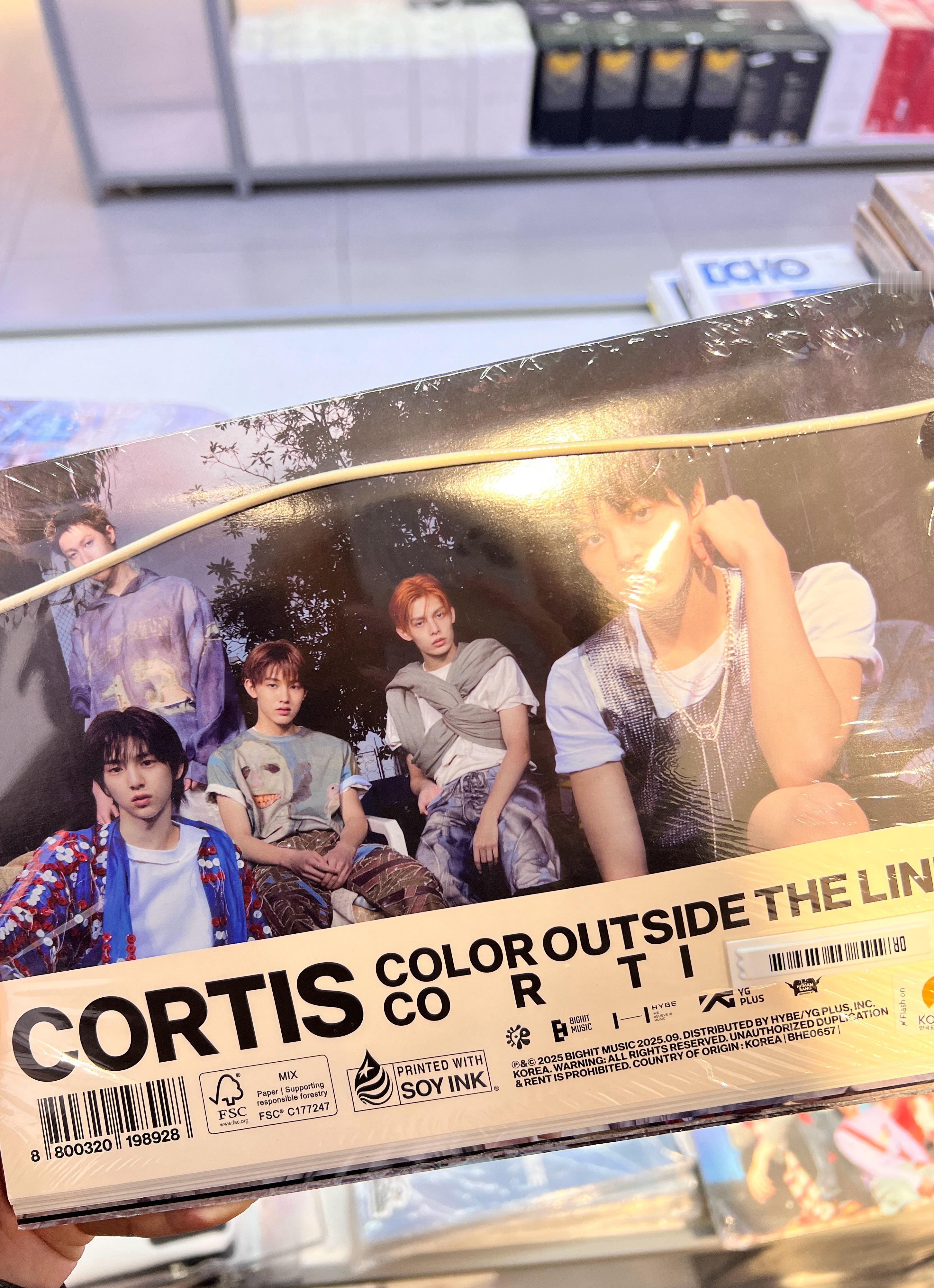 看见专辑店根本走不动道，来都来了顺便带孩子回家