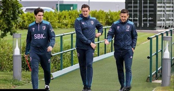 BBC主持人克拉克介绍伊劳拉教练团队：德·拉·托雷是教练组中在场边最具激情的一员