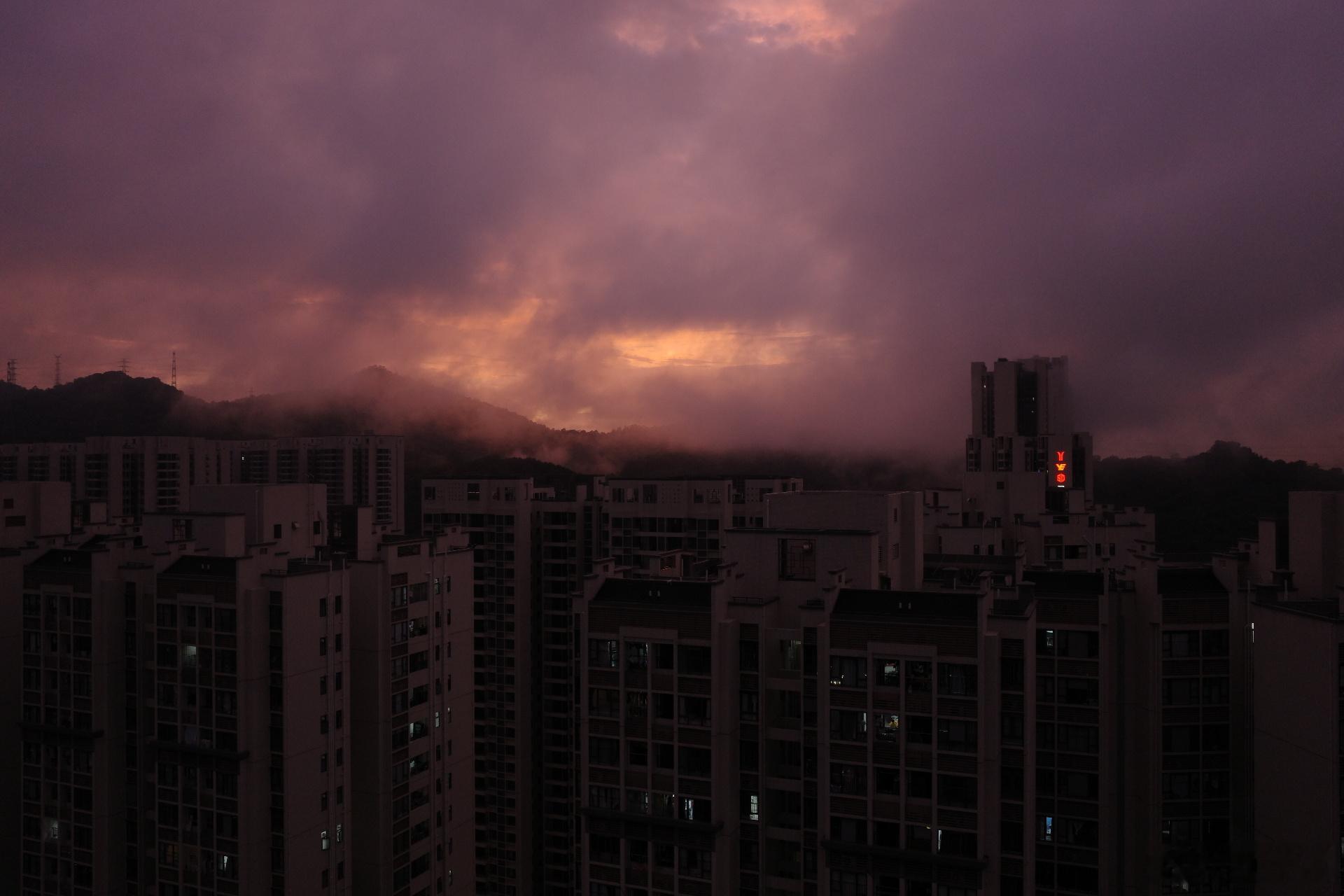 回首昨晚的风雨欲来晚霞 黄埔水西理光GR4 广州·星巴克咖啡(广州萝岗敏捷店)