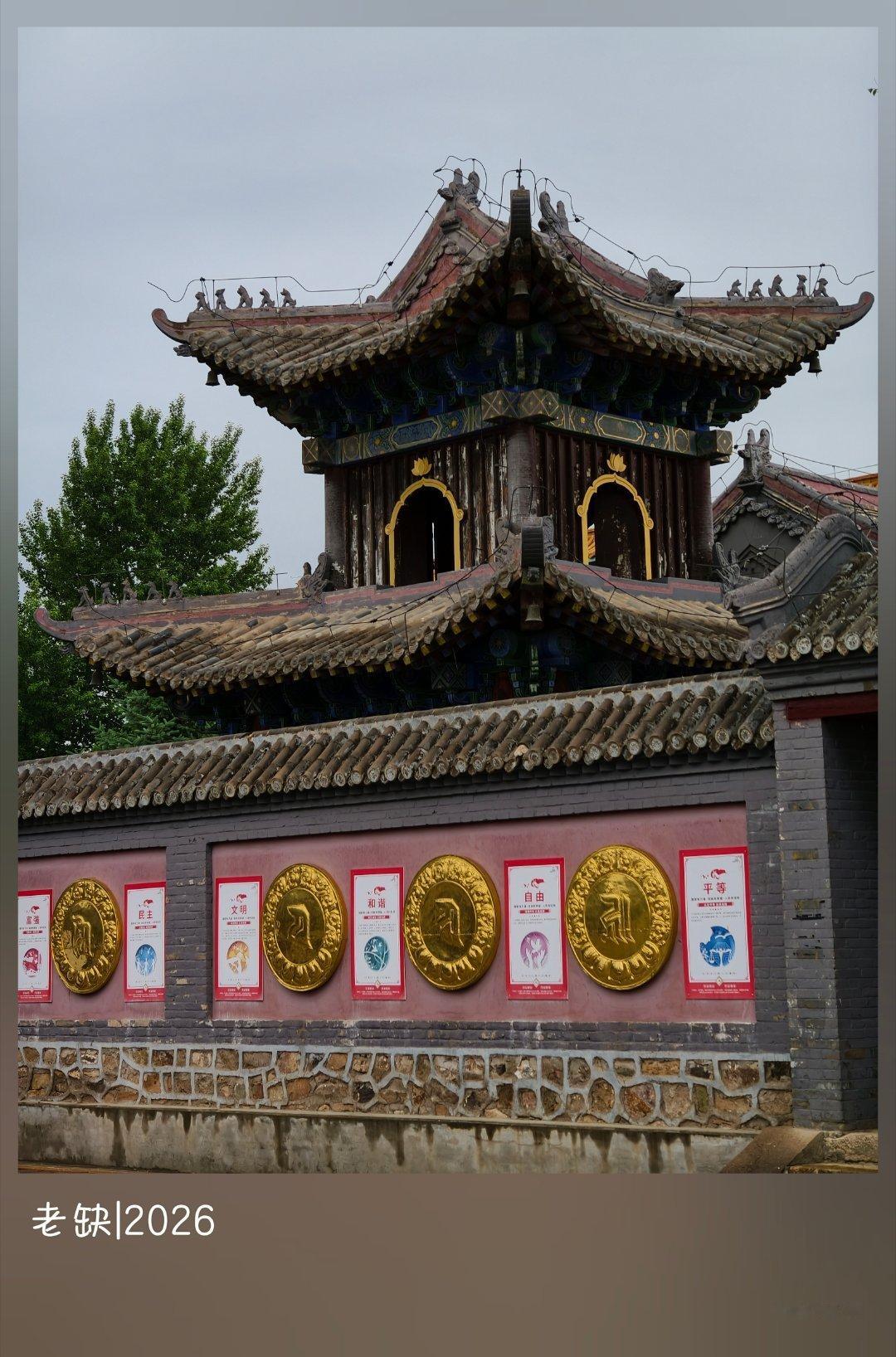 下雨，原计划路线有点变化，顺便到翁牛特旗梵宗寺转一圈。藏传佛教，但大体上是中式传
