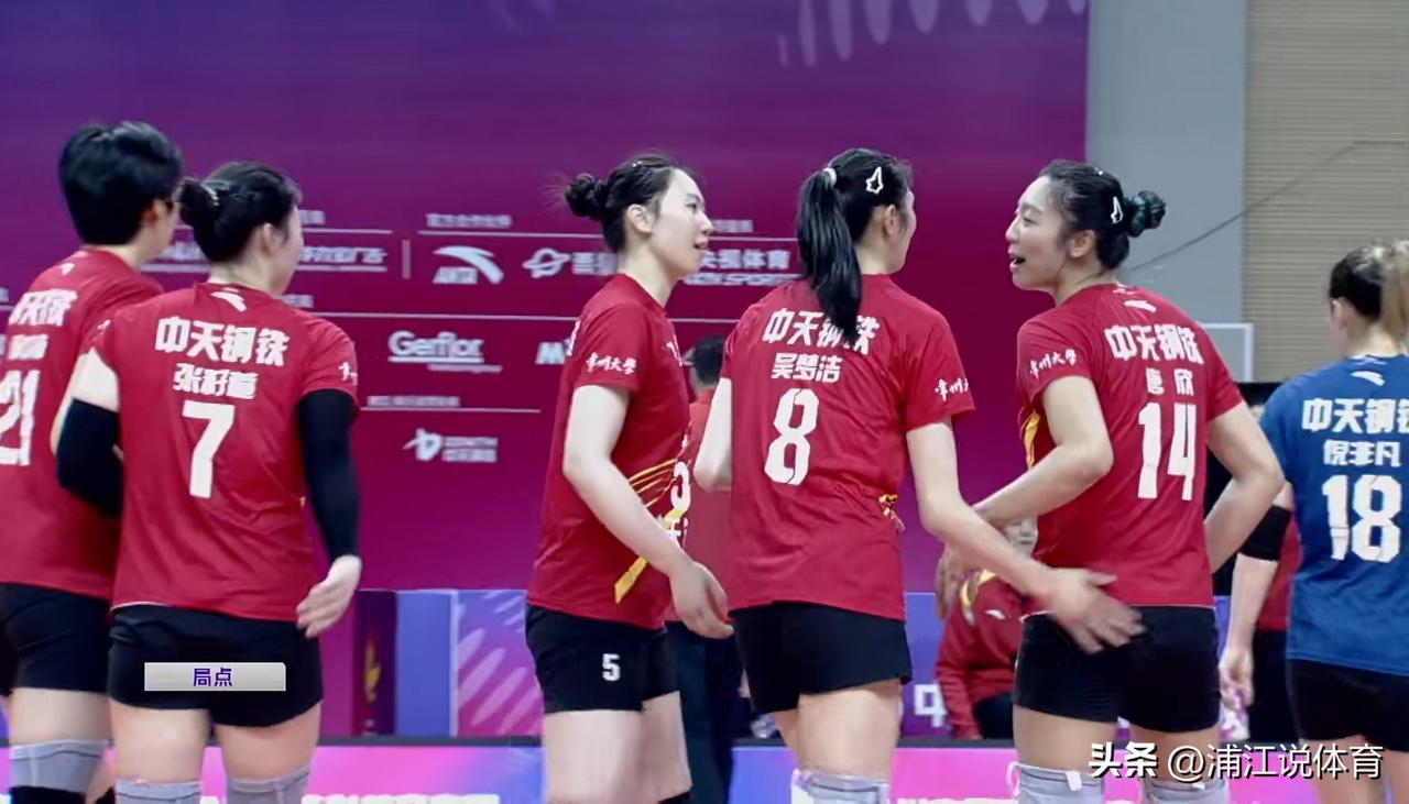 周页彤和万梓玥已成为江苏女排晋升通关的“短板”，主教练施海荣越打越保守。本赛季的