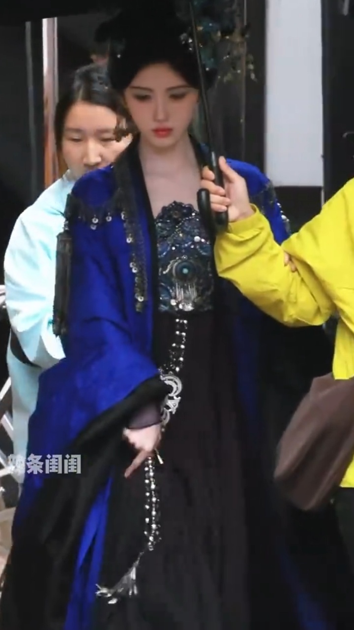 这件太有压迫感了…. 