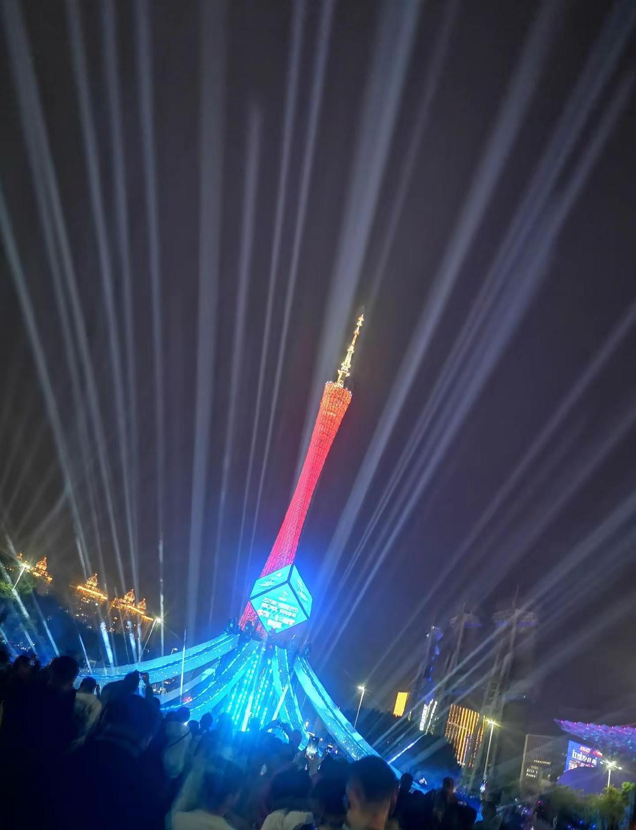 星光璀璨广州塔 广州塔灯光秀现场 广州塔之约