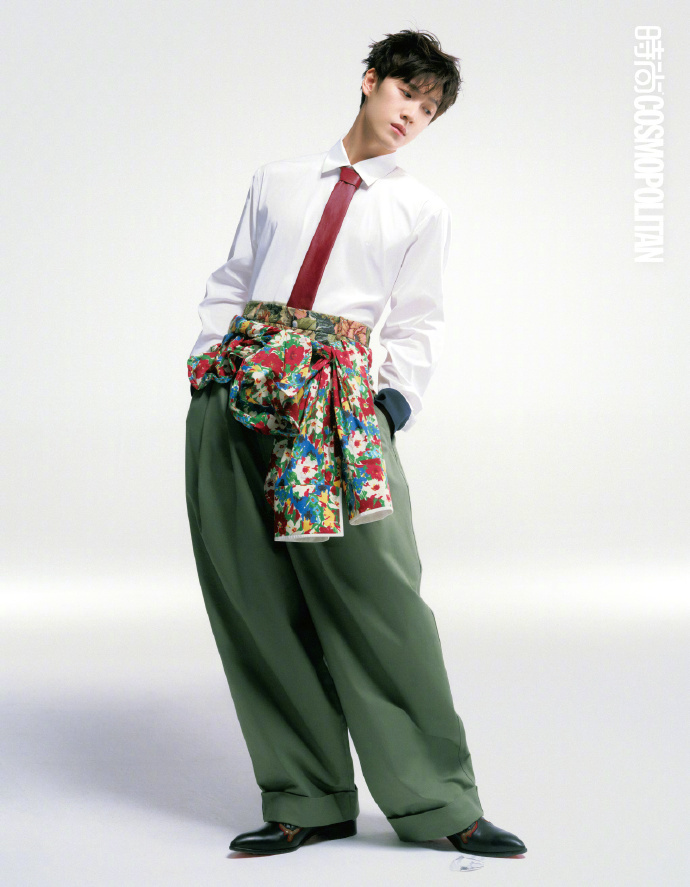 李昀锐春之少年李昀锐展露于外的模样 李昀锐春之少年，李昀锐展露于外的模样：温和、