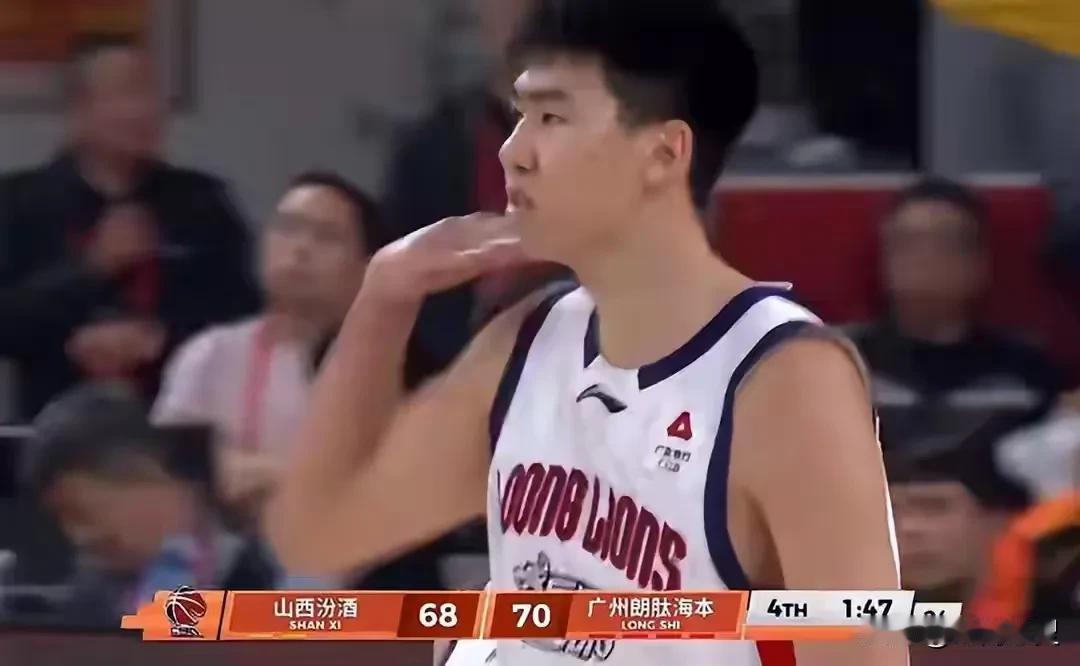 徐昕张狂起来是好事还是坏事？
广州队客战山西，徐昕大战刘传兴，不但取得11分10