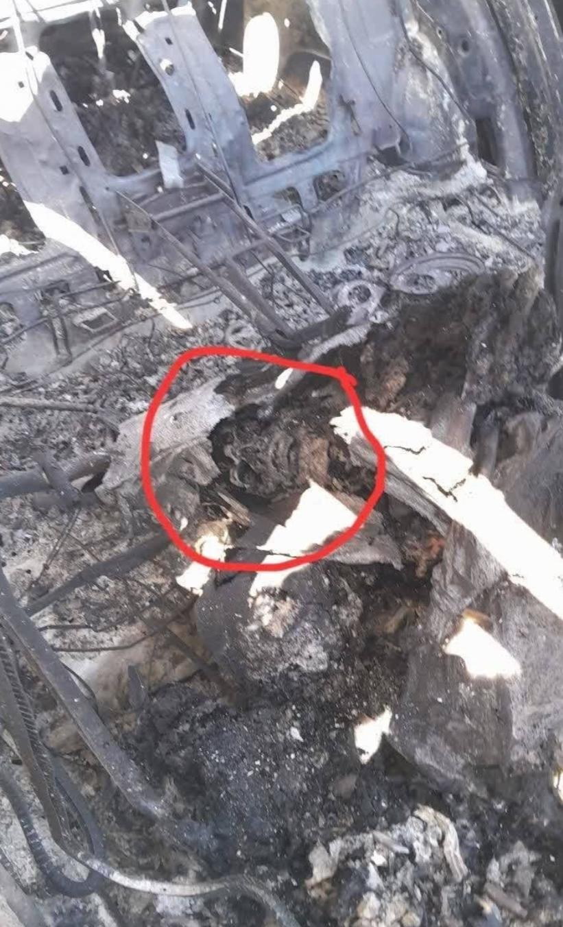 被摧毁的C-130残骸里，出现了人类头骨？

仔细看一下，确实是很像。但到底是不