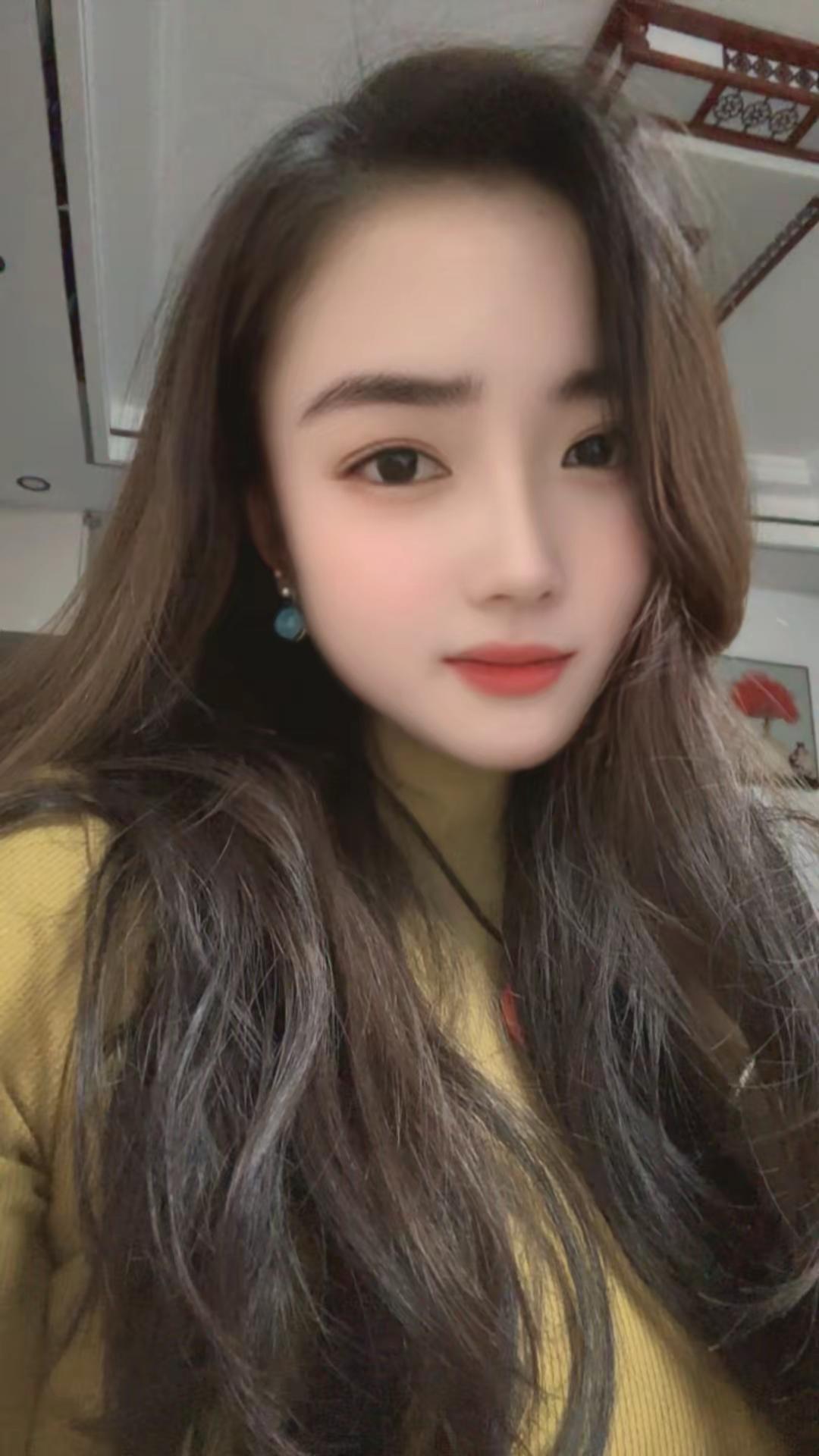 走到有质感的年纪，一切恰到好处。不喜欢的人和事，学会绕开。日子安静地过，慢慢地走