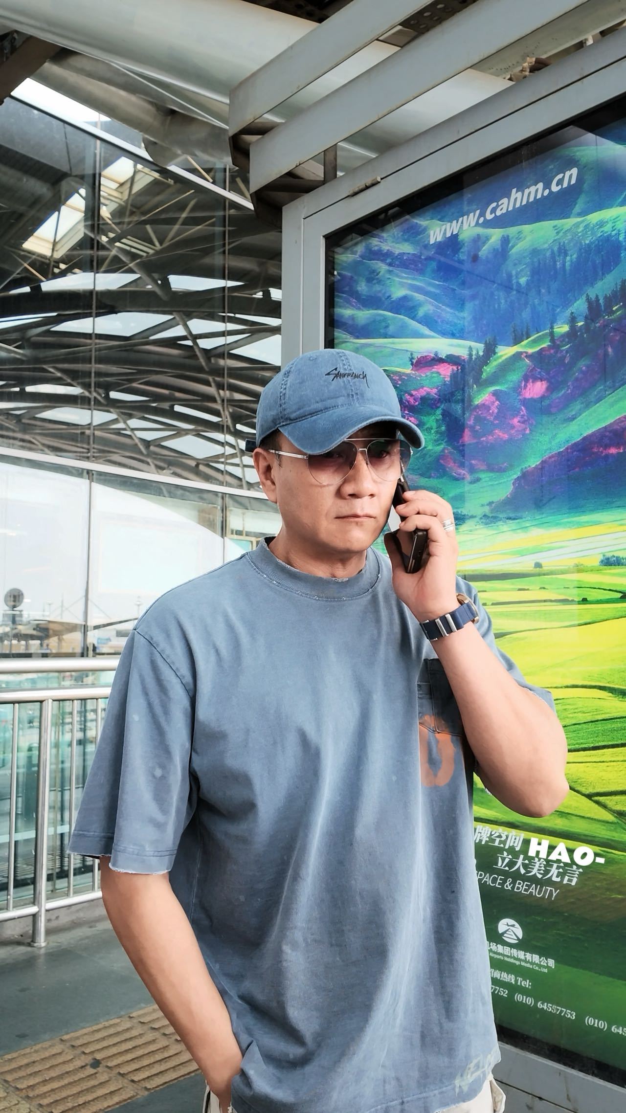 胡军自荐参加大哥小助理  万万没想到胡军会以自荐的方式冲综艺，搭配搞怪 P 图氛