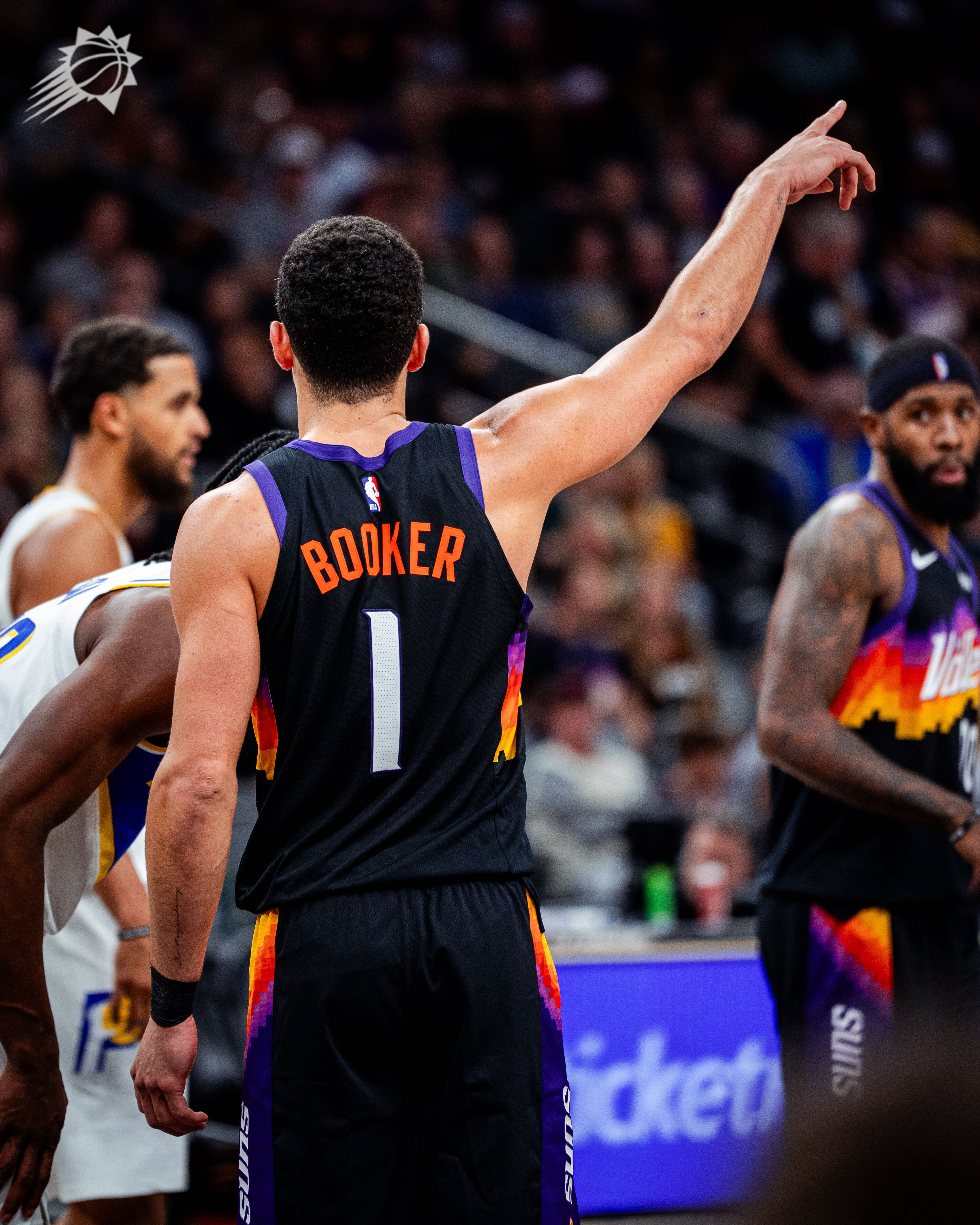 狄龙攻防一体！布克盘活全队！