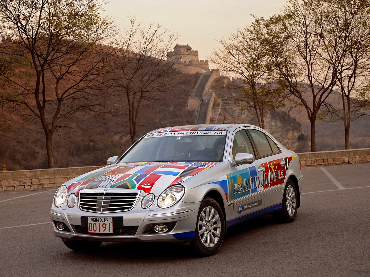 老照片：2006年从巴黎跑到北京的奔驰E级。要是没记错的话，那时的合资公司还叫“