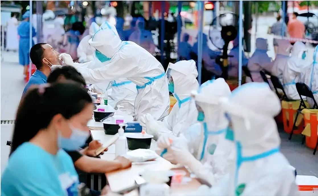 7月新冠感染人数持续攀升，难道打疫苗后打了个寂寞？
 
8月13日，中疾控发布7