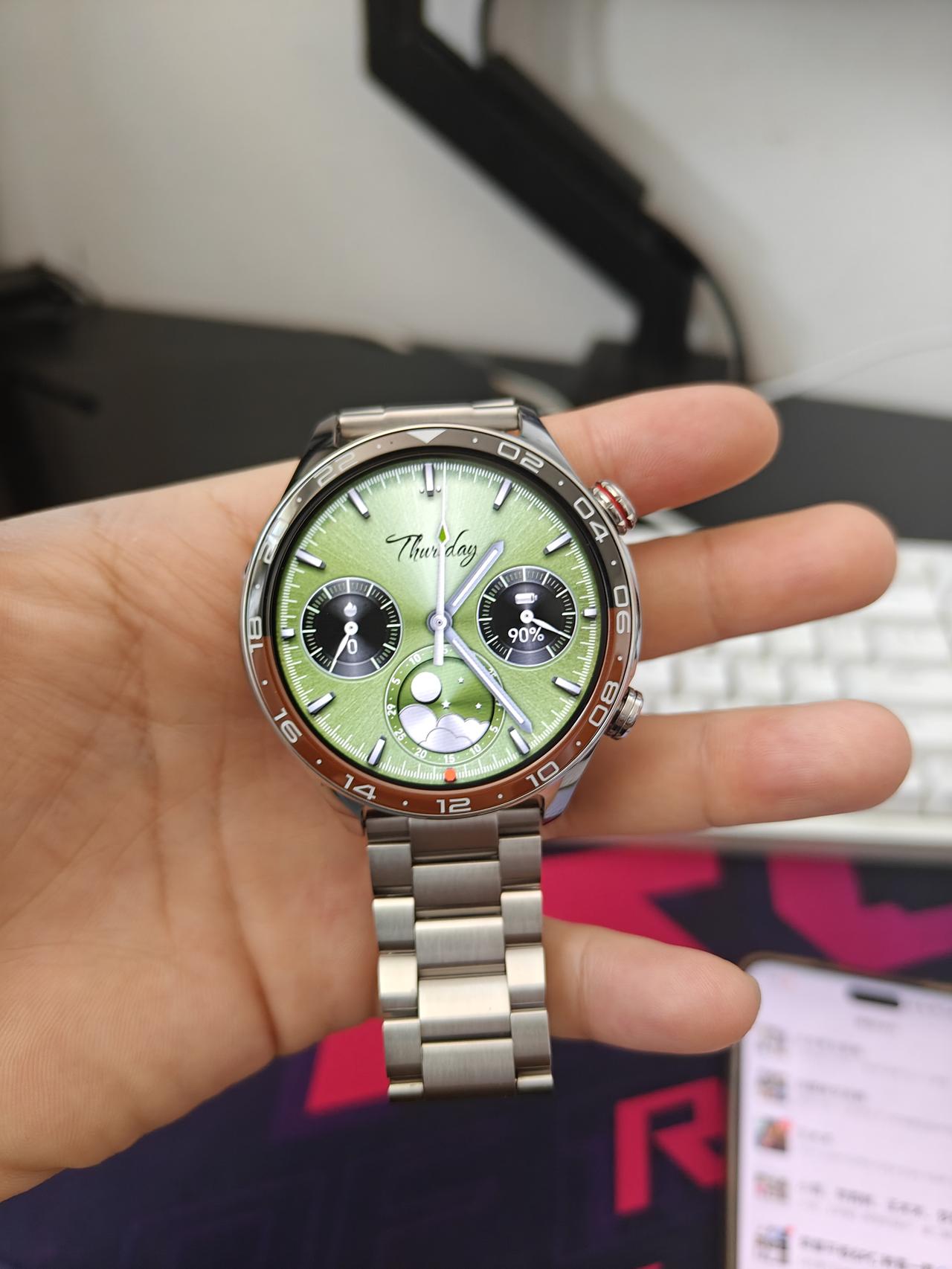 荣耀手表6Pro使用体验
 
上手荣耀手表6Pro，第一感觉就是质感大幅升级，完