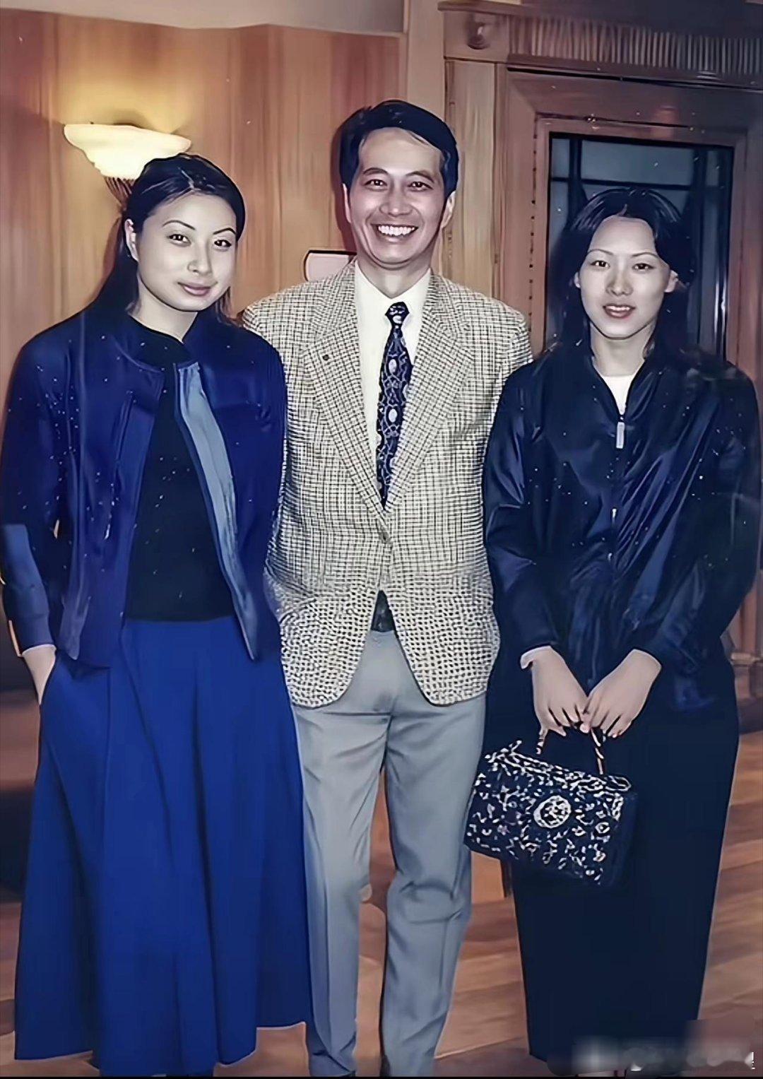 年轻时的郭晶晶与伏明霞，伏明霞好有气质 