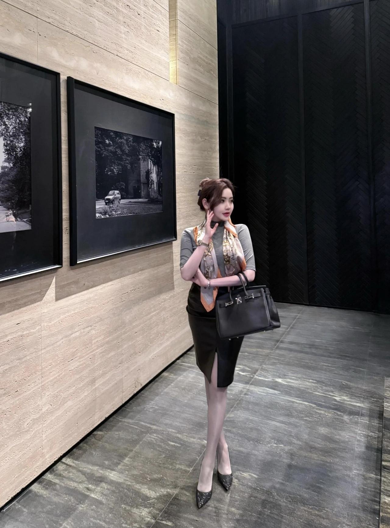 优雅气质，黑白经典，时尚穿搭，自信满满。