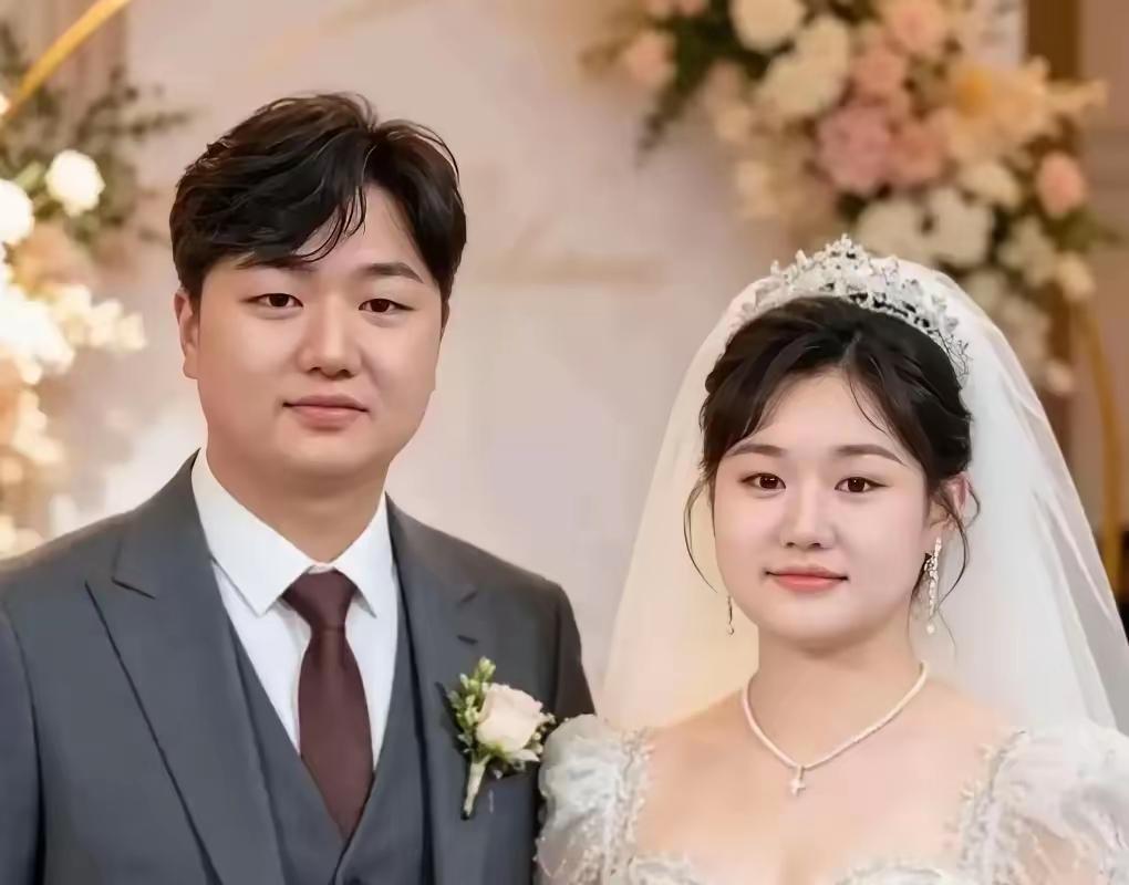 张家齐一句“我同意”，直接把直播间整乐了
她跑去全红婵老家，跟全进华一起卖荔枝，