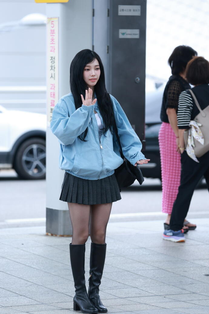 柳智敏黑丝造型 