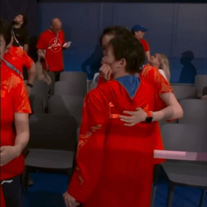 #全红婵呼吁粉丝跳前不要呐喊#真的，跳的时候就安静下吧，不要给他们太大压力了，跳
