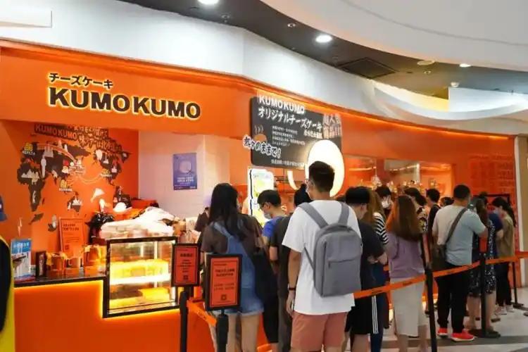 [月亮]从排队限购的顶流网红到闭店频发，KUMO KUMO跌落神坛，一年关停18