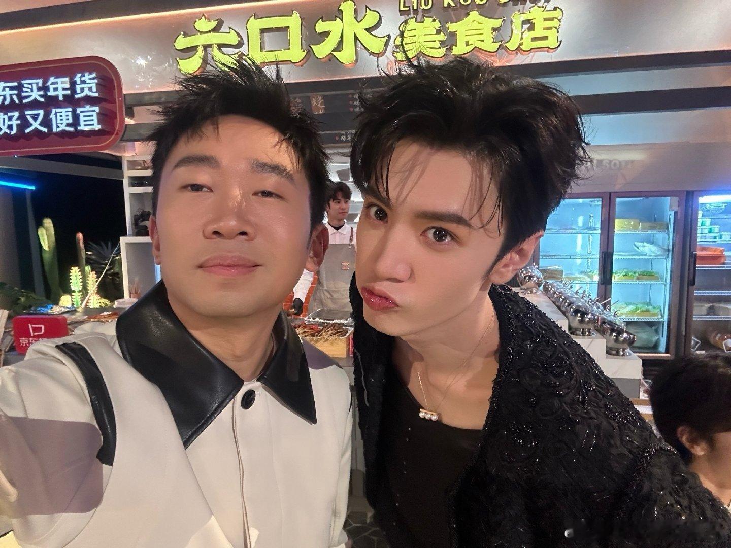 陈哲远晒和娜扎杨迪合照  陈哲远晒和娜扎合照  陈哲远晒和娜扎杨迪合照！！ 陈哲