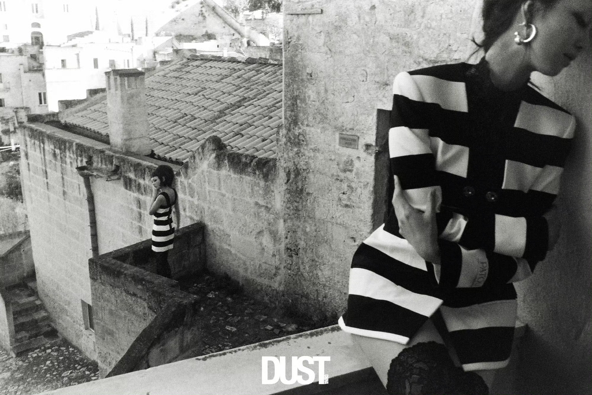 DUST中文版 第四期《THE WILD ISSUE》《生命艳贼》身体、石头与尘