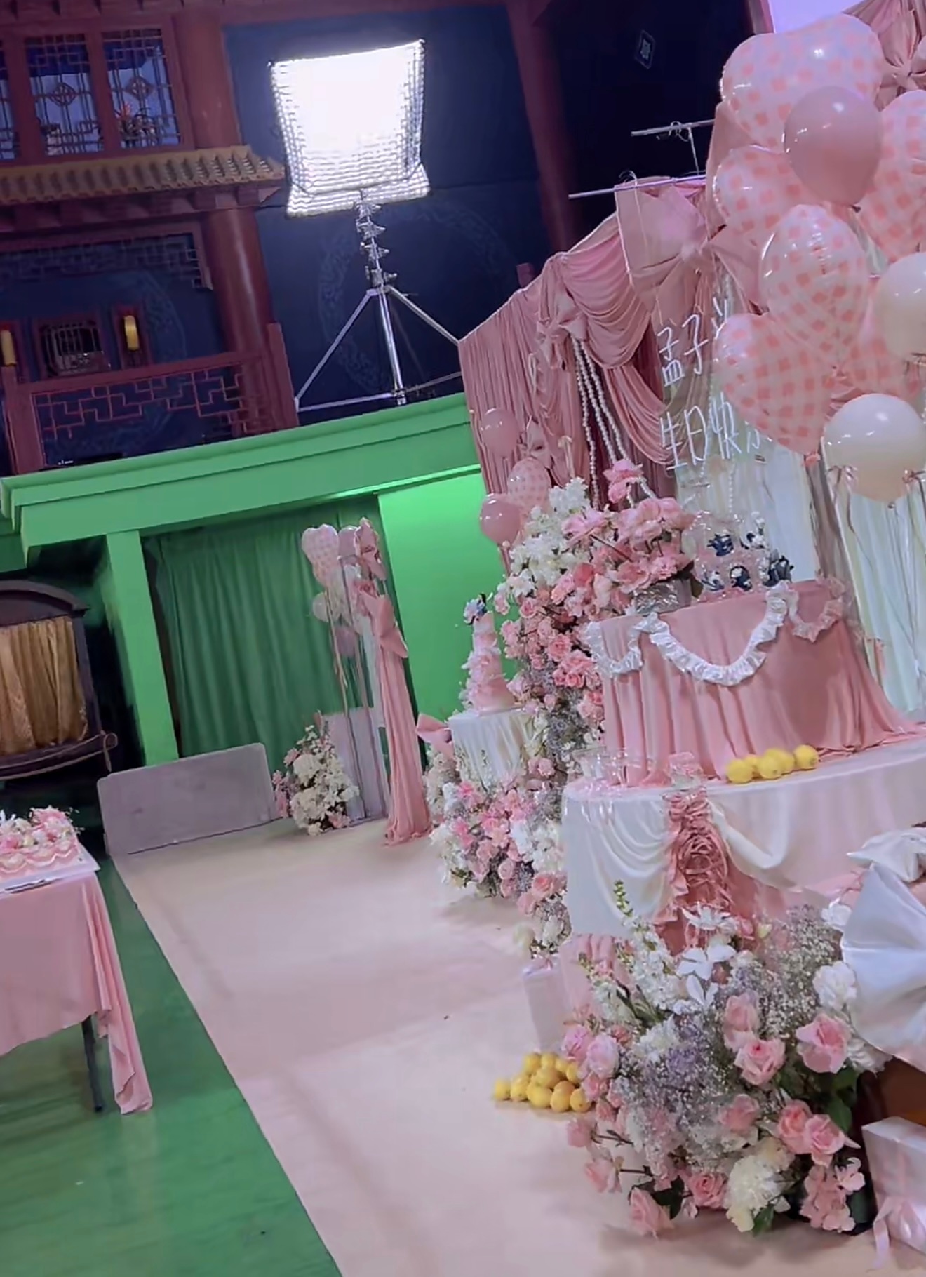 孟子义给粉丝准备应援棒孟子义1205生日快乐孟姐应援也太宠粉了吧，孟姐生日快乐?