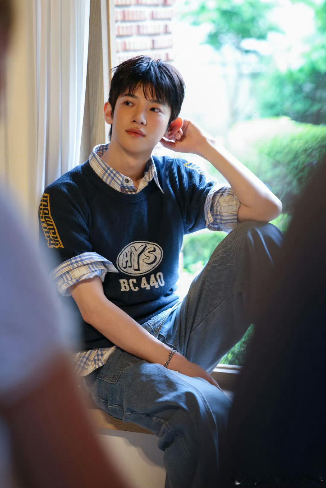 朴时宇终于认证微博了 以后搜索栏会有带蓝v的本人了！想起他从舞台走到片场付出的一