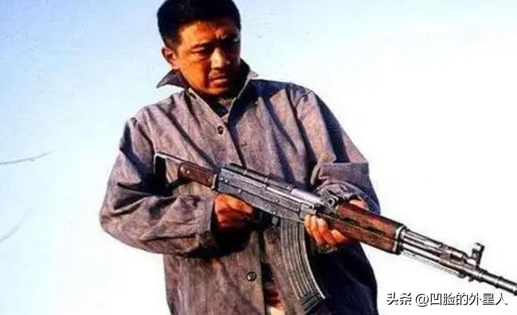 “我宁可重拍，也不会让他得逞！”2000年，导演陈国军筹拍《末路1997》，没想