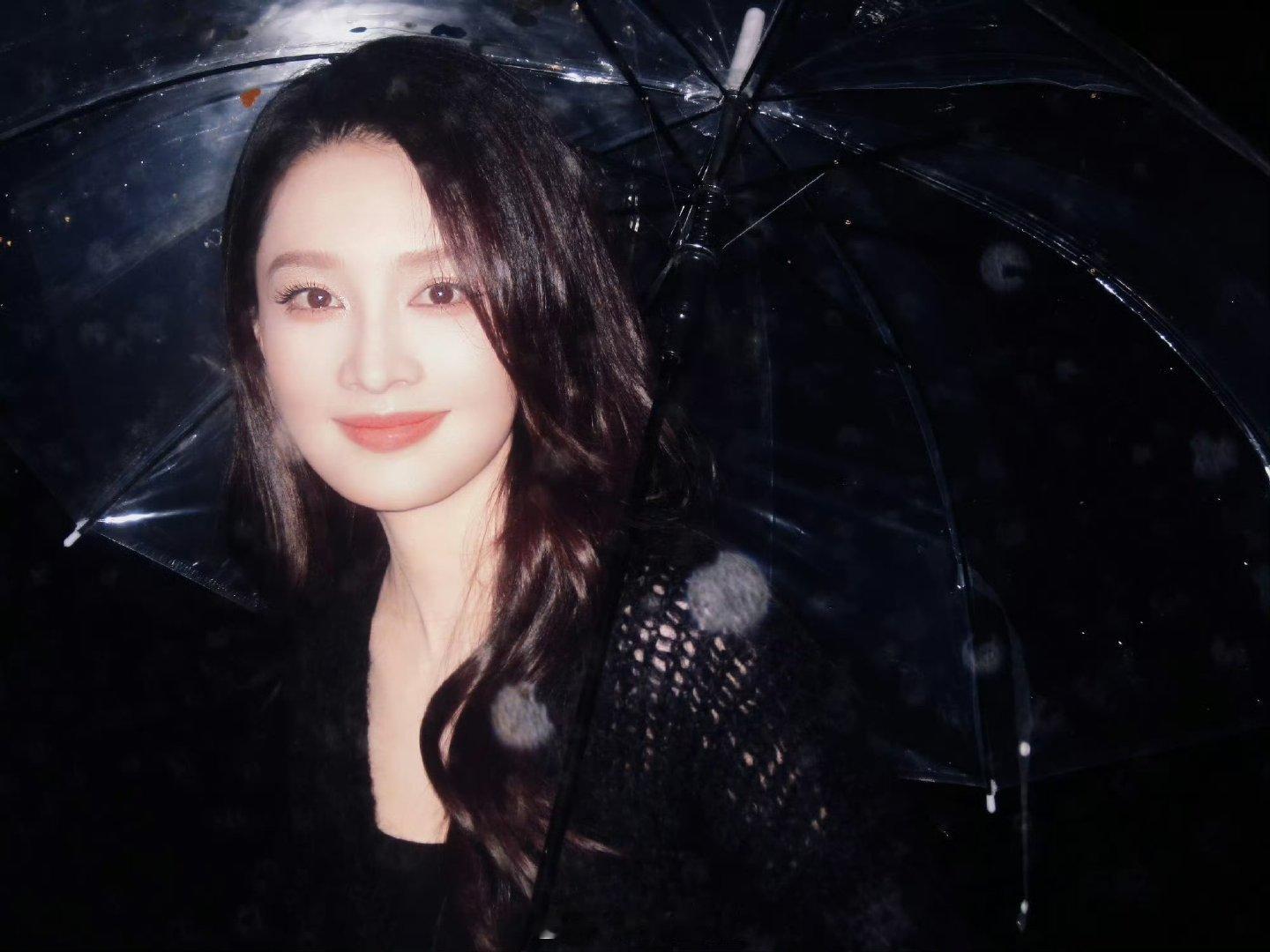 明星初雪营业明星初雪晒照 哇！明星初雪晒照啦！大家看到初雪了吗？ 