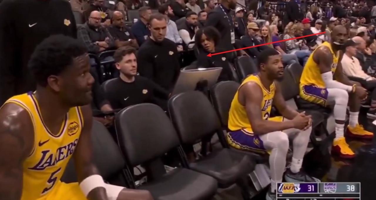 湖人这是又内讧了，在今天湖人与国王的常规赛中，湖人112-124惨负国王，最近一