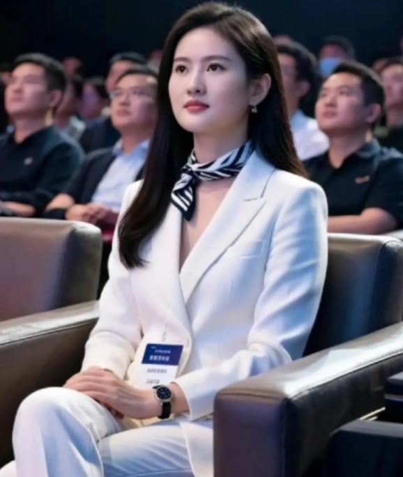 谁能想到，中国跳水史上最传奇的“五金女王”陈若琳，竟3岁就被父母抛弃，靠着舅舅舅
