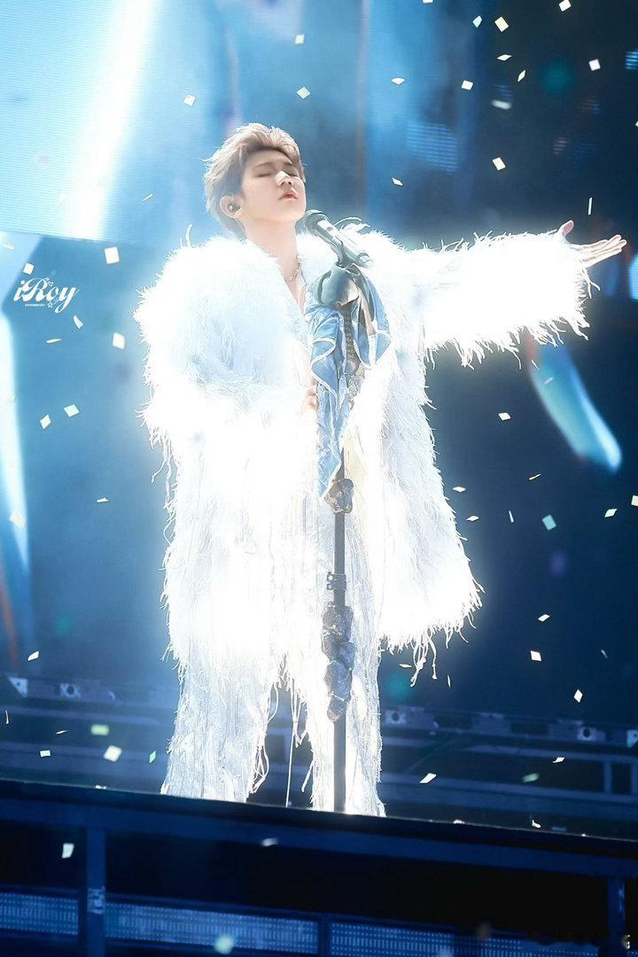 王源演唱会 宇宙超级无敌大大狂欢回来啦！第一场解锁天津，全场绿海又来一起狂欢啦！