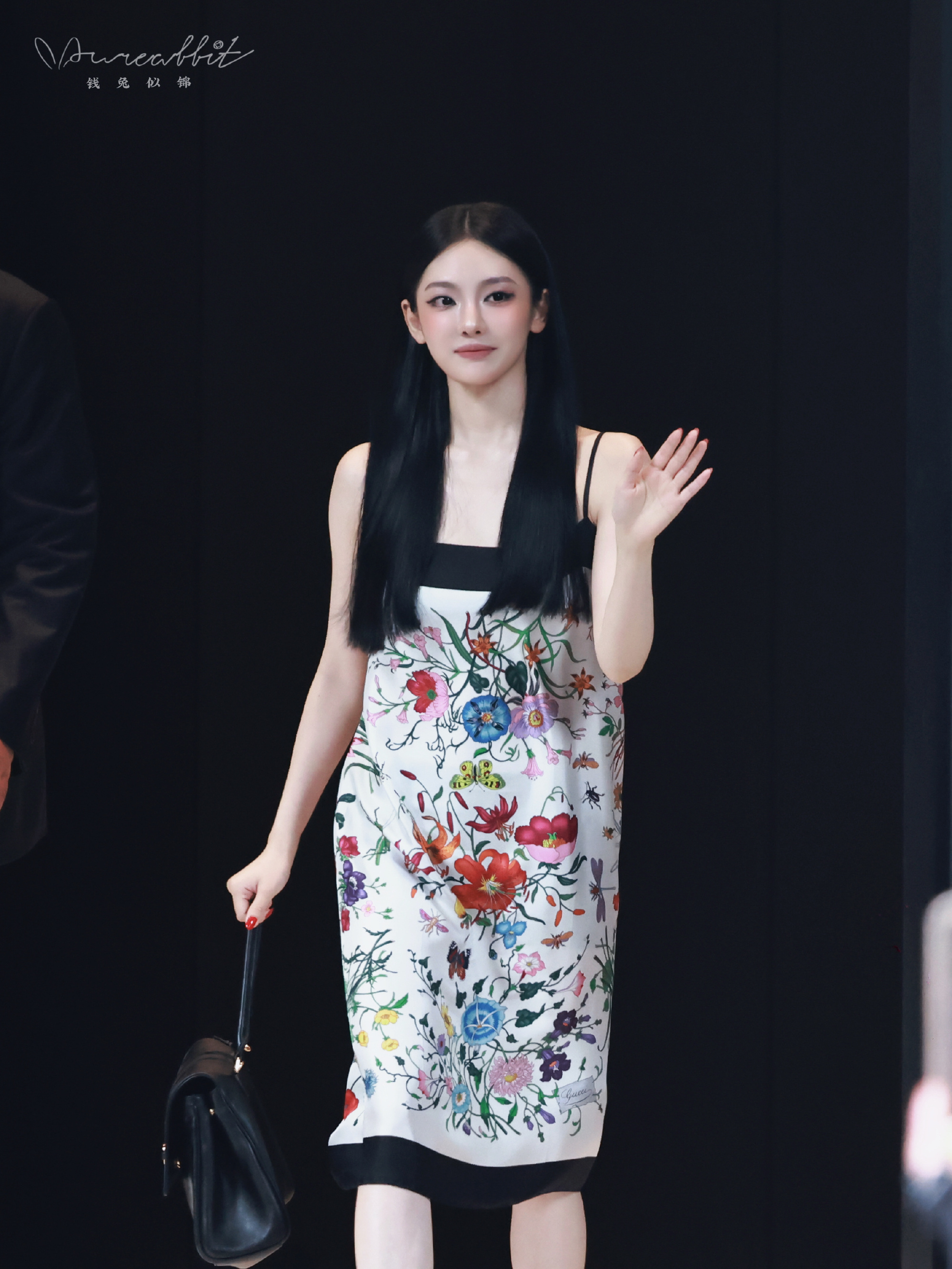 像那种出来逛奢侈店的富婆面相气质太富贵了宁艺卓Gucci黑长直