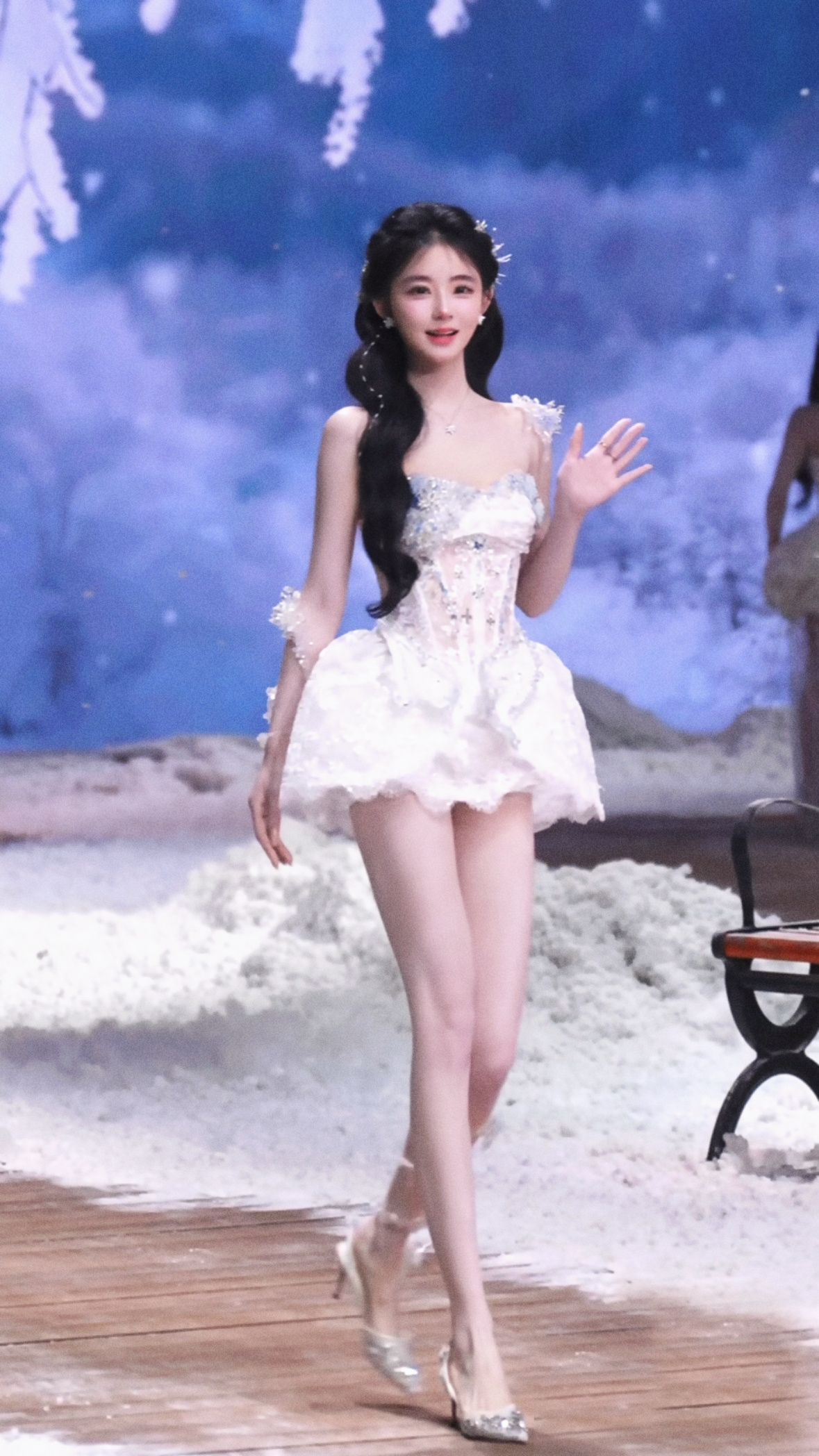 sk卡卡 女神我视奸你好累啊，你长的好漂亮也好有趣啊，女神你知道屏幕后面有人在默