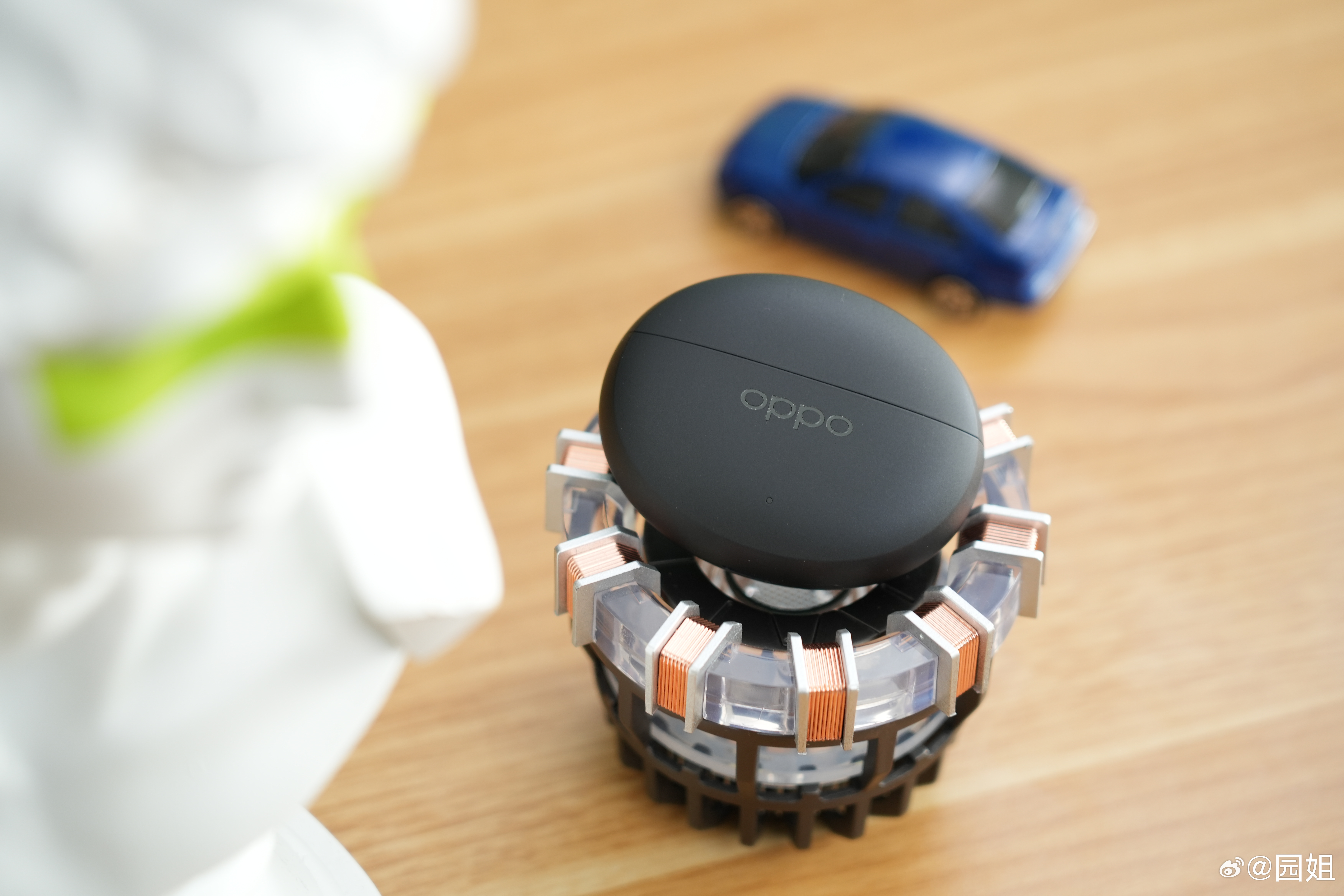 OPPO Enco Air5 Pro升级到55dB的降噪强度，比上一代提升明显，