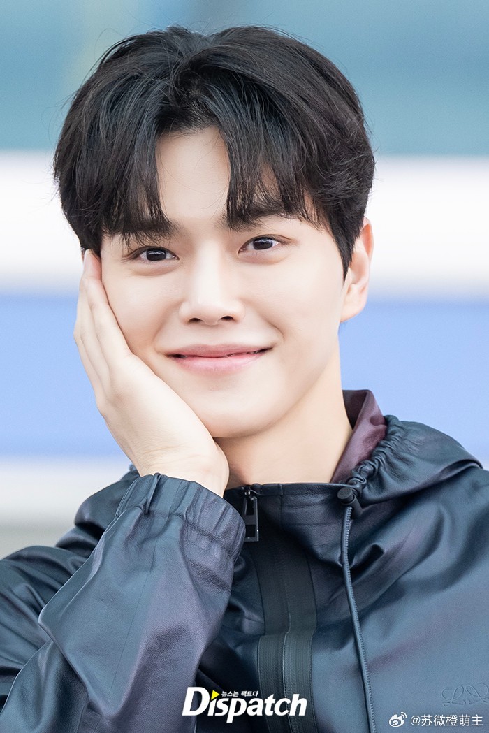 今日份宋江～演员宋江今天（5日）上午为了参加海外时装秀，通过仁川国际机场前往法国