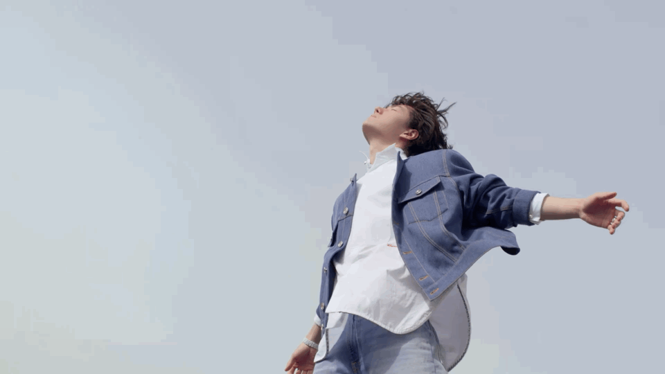 王一博将登上刚刚复刊的GQ 四月封面，封面品牌来自CHANEL。GQ四月王一博封