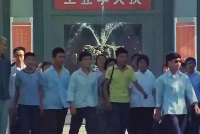 1978罕见影像：18岁姑娘刚毕业就分配，看病免费还包住宿？
1978年，一位加