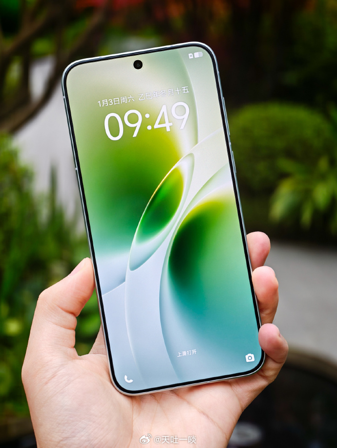 vivo X300s真机提前放出来了，这就是vivo X300s真机较拍。这个配