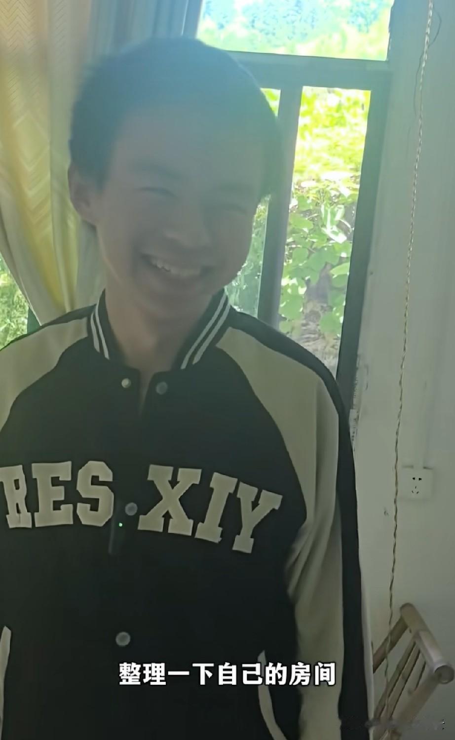 虽然家庭贫困，梁永辉从小还有病，但是这个孩子被养的很好，说明父母也是很有素质的人