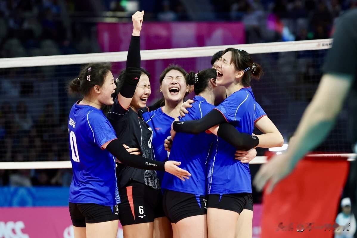 U18女排亚锦赛开门红！中国3-0横扫吉尔吉斯斯坦，袁志挂帅首秀告捷

🏐 2