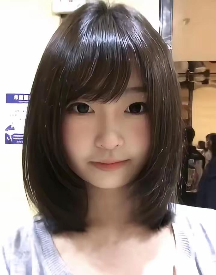 这女生剪了新发型，看起来好清新！女生最爱发型