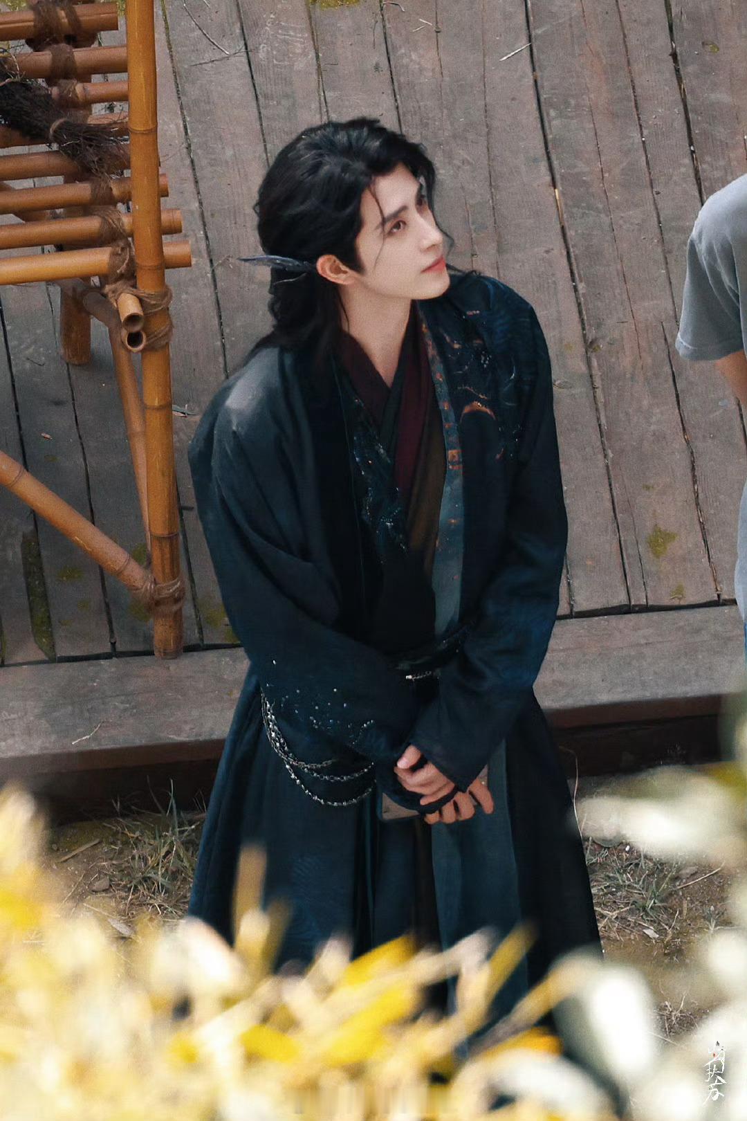 敖瑞鹏终于有金v了  白月梵星 看样子还是不错的嘞！！敖瑞鹏也是有金v的人嘞！！