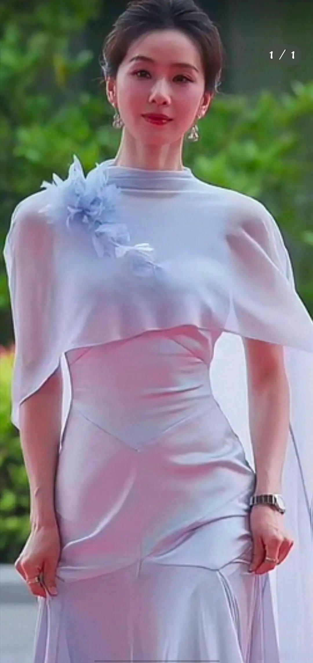 刘诗诗生图就长这样某人天天拿着精修对比何意味 