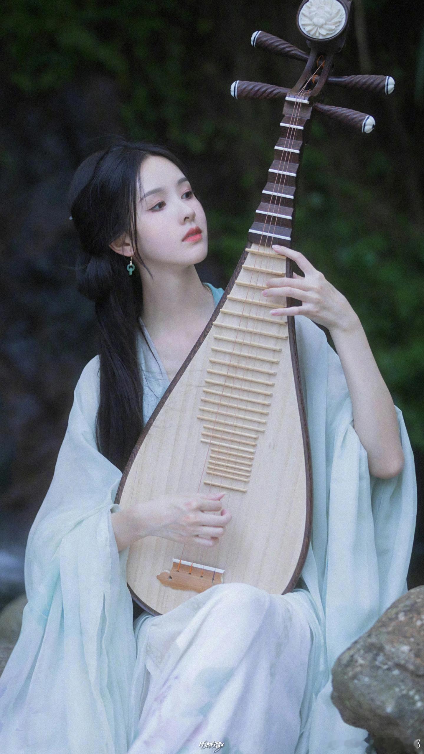 东方古典美+清醒学霸脑，陈都灵真的太会长了！